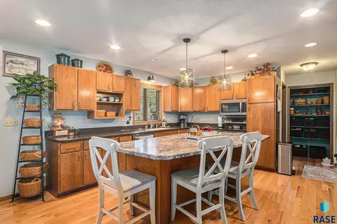 920 S Grant Ave, Madison, SD 57042 photo 7