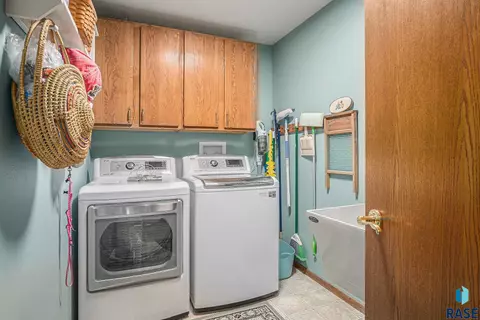 920 S Grant Ave, Madison, SD 57042 photo 18