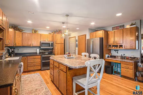 920 S Grant Ave, Madison, SD 57042 photo 10
