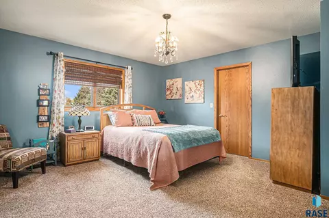 920 S Grant Ave, Madison, SD 57042 photo 15