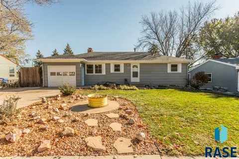 2200 S Crestwood Rd, Sioux Falls, SD 57105