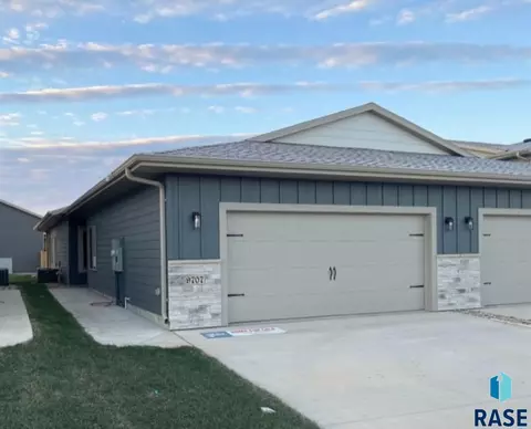 9707 W Broek Dr, Sioux Falls, SD 57106