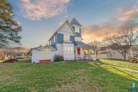518 N Egan Ave, Madison, SD 57042 photo 1