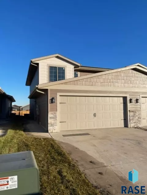 9562 W Dolores Dr, Sioux Falls, SD 57106