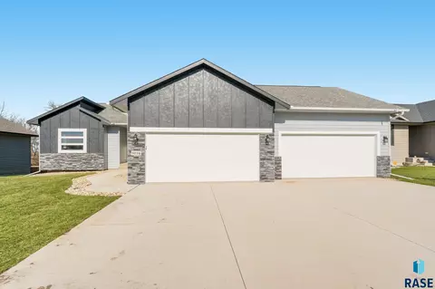 9016 W 23rd St, Sioux Falls, SD 57106