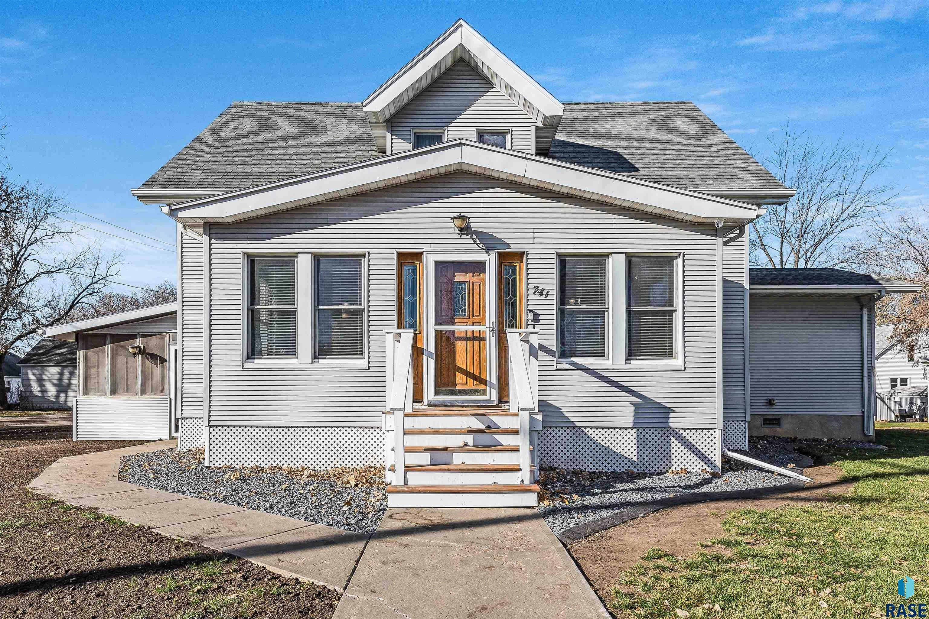 741 N 5TH AVE