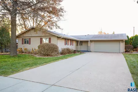 811 E 34th St, Sioux Falls, SD 57105