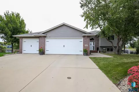 7400 W Kira Cir, Sioux Falls, SD 57106