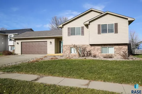 5512 W Darcie St, Sioux Falls, SD 57106