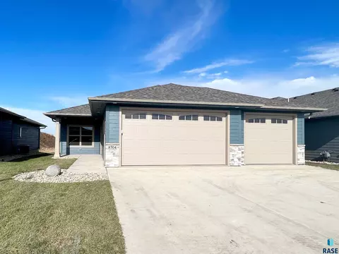 8704 W Windmill Ridge St, Sioux Falls, SD 57106