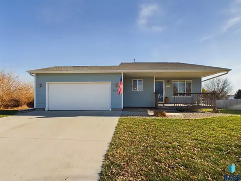 6041 W Jordan Ct, Sioux Falls, SD 57106