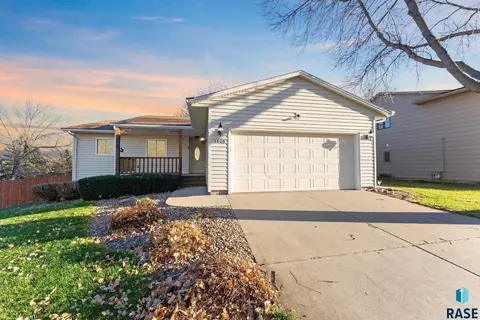1408 S Severn Ln, Sioux Falls, SD 57106