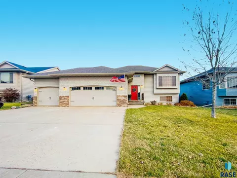 8904 W Norma Trl, Sioux Falls, SD 57106