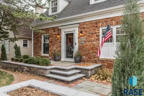 2215 S 1st Ave, Sioux Falls, SD 57105