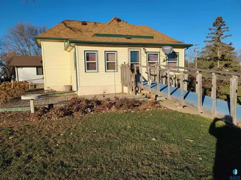 200 W 2nd St, Colton, SD 57018 photo 1