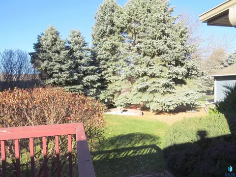 108 W Marialane Dr, Brandon, SD 57005 photo 3