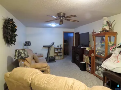 108 W Marialane Dr, Brandon, SD 57005 photo 13