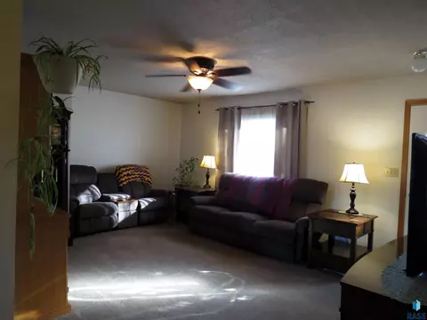 108 W Marialane Dr, Brandon, SD 57005 photo 4