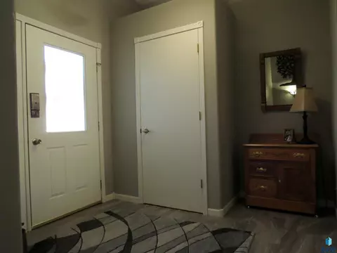 909 E Pine St, Brandon, SD 57005 photo 4