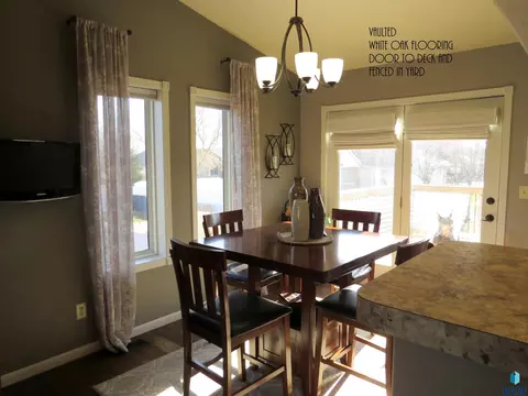 909 E Pine St, Brandon, SD 57005 photo 14