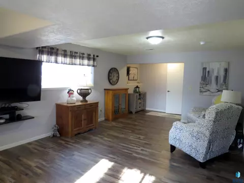 909 E Pine St, Brandon, SD 57005 photo 21