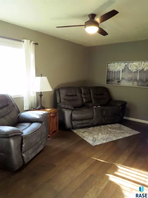 909 E Pine St, Brandon, SD 57005 photo 16