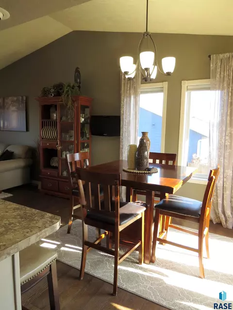 909 E Pine St, Brandon, SD 57005 photo 13