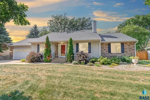 3209 S Valley View Rd, Sioux Falls, SD 57106