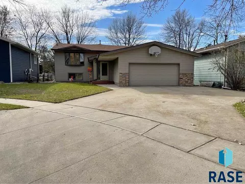 5721 W 56th St, Sioux Falls, SD 57106