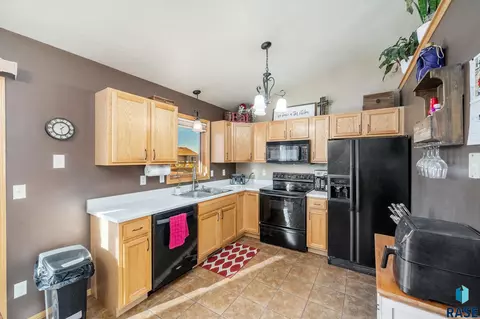 5609 S John Ave, Sioux Falls, SD 57106 photo 6