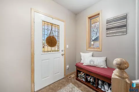 5609 S John Ave, Sioux Falls, SD 57106 photo 2