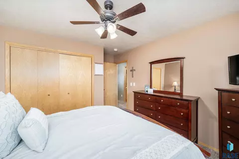 5609 S John Ave, Sioux Falls, SD 57106 photo 9
