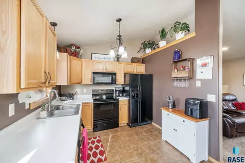 5609 S John Ave, Sioux Falls, SD 57106 photo 7