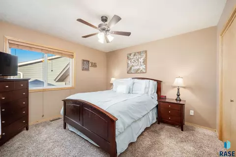 5609 S John Ave, Sioux Falls, SD 57106 photo 8