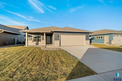 8708 W Windmill Ridge St, Sioux Falls, SD 57106