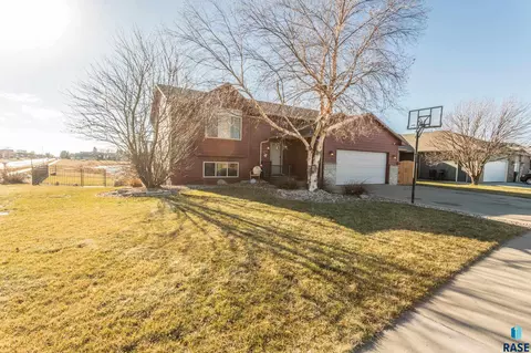 7301 W 61st St, Sioux Falls, SD 57106