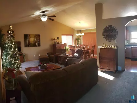 909 Pepper Ridge Rd, Dell Rapids, SD 57022 photo 3