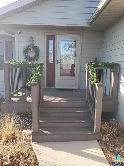 909 Pepper Ridge Rd, Dell Rapids, SD 57022 photo 2
