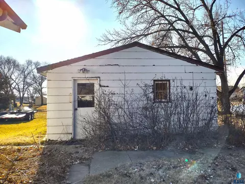 610 E 3rd St, Miller, SD 57362 photo 18
