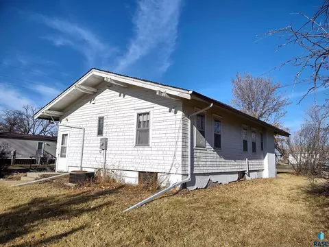 610 E 3rd St, Miller, SD 57362 photo 13