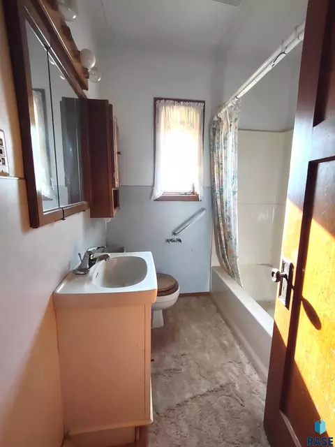 610 E 3rd St, Miller, SD 57362 photo 6