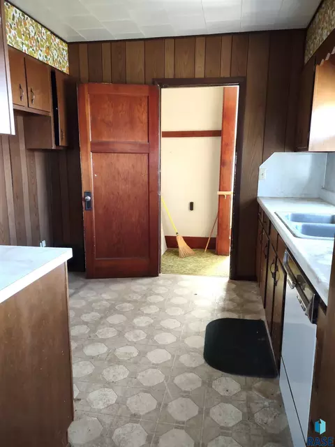 610 E 3rd St, Miller, SD 57362 photo 7