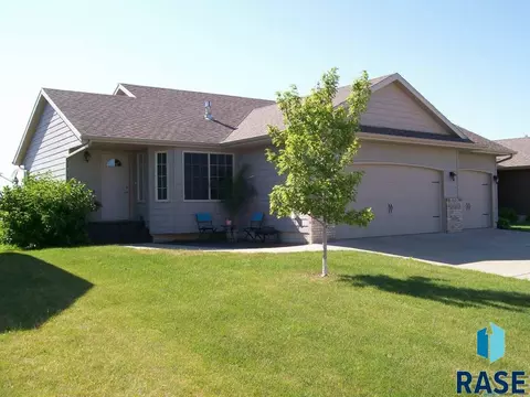4913 Grinnell Ave, Sioux Falls, SD 57106