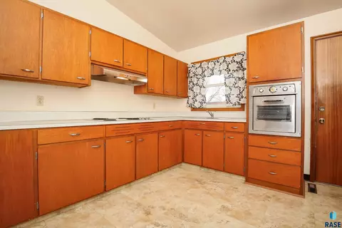 2905 E Prospect St, Sioux Falls, SD 57103 photo 8