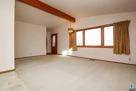 2905 E Prospect St, Sioux Falls, SD 57103 photo 3
