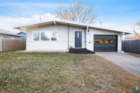 2905 E Prospect St, Sioux Falls, SD 57103 photo 1