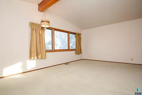 2905 E Prospect St, Sioux Falls, SD 57103 photo 4