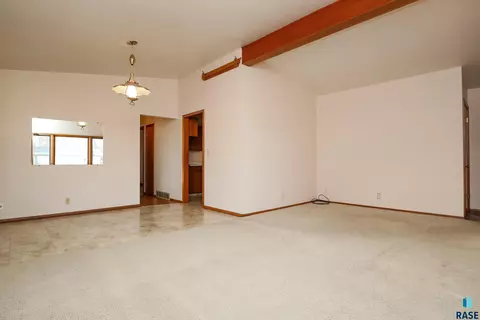 2905 E Prospect St, Sioux Falls, SD 57103 photo 5