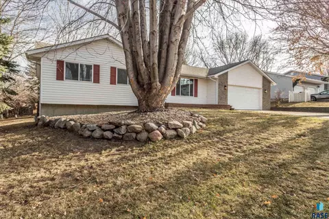 202 Douglas Blvd, Baltic, SD 57003 photo 4