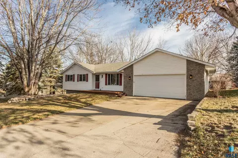202 Douglas Blvd, Baltic, SD 57003 photo 2